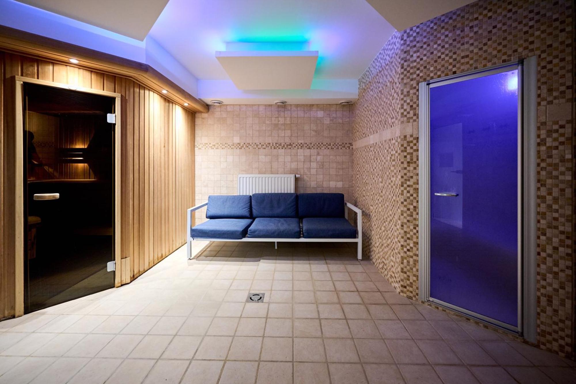 Hotel La Malle Poste Рошфор Екстериор снимка